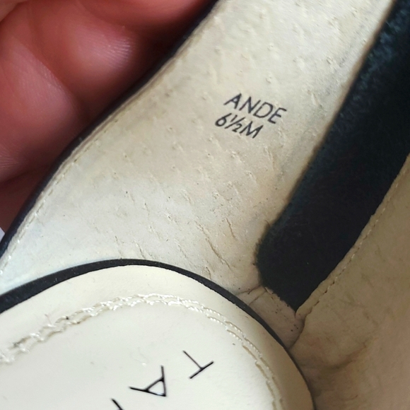 TAHARI SANDALS SHOES ANIMAL PRINT SIZE 6 1/2M GOOD CONDITION - Picture 15 of 17